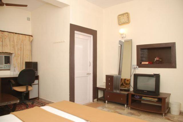 Royal Hotel Ahmedabad Room photo