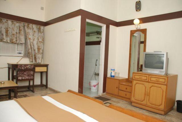 Royal Hotel Ahmedabad Room photo