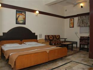 Royal Hotel Ahmedabad Exterior photo