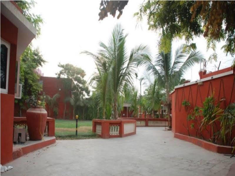 Royal Hotel Ahmedabad Exterior photo